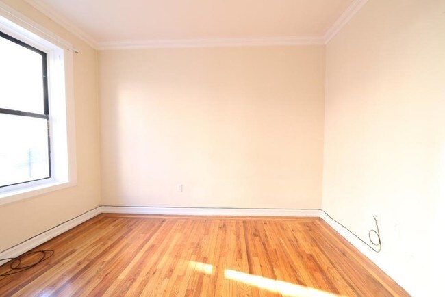 Building Photo - 90 Ellwood St