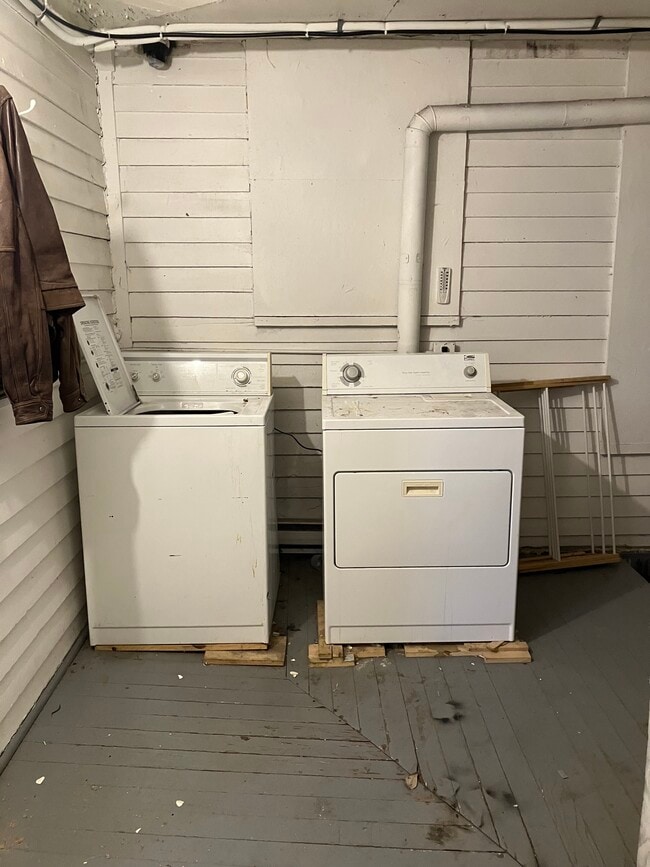 Laundry - 505 S Jefferson Way