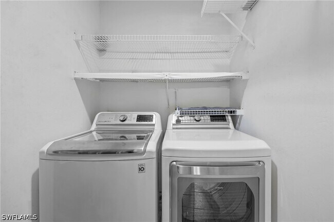 Foto del edificio - 2050 W Crown Pointe Blvd