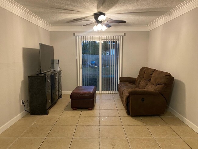 Building Photo - 9 Areca Dr