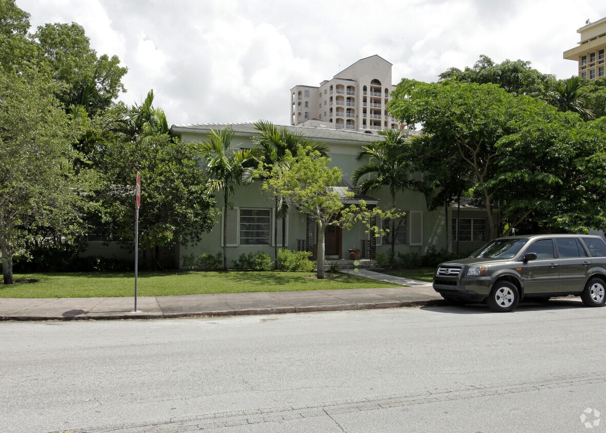 Building Photo - 745 Valencia Ave