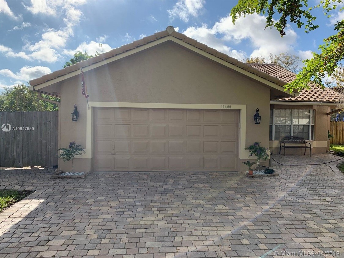 Primary Photo - 11400 NW 23rd St