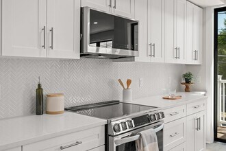 Building Photo - 260 Elm St