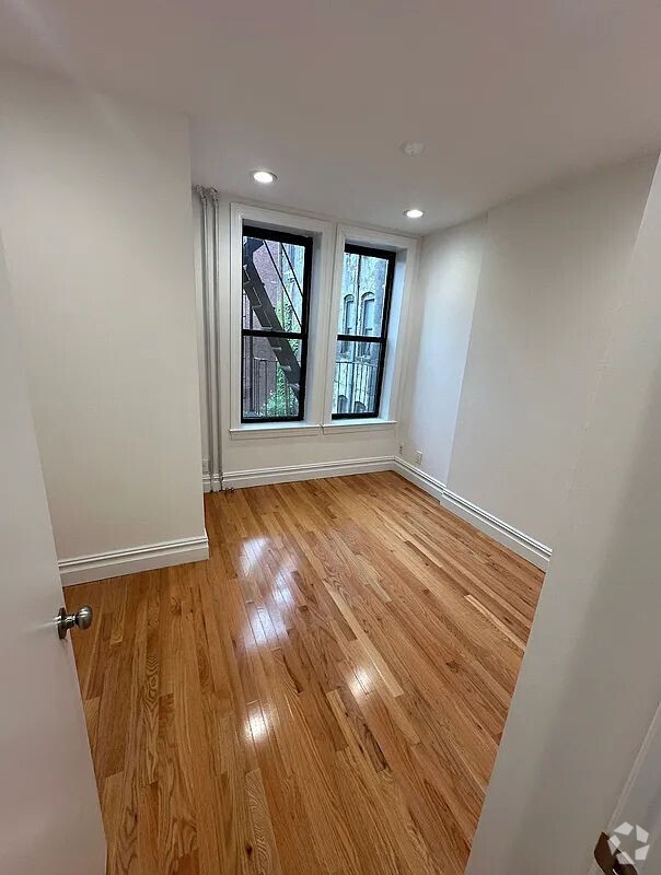Building Photo - 493 Seventh Avenue