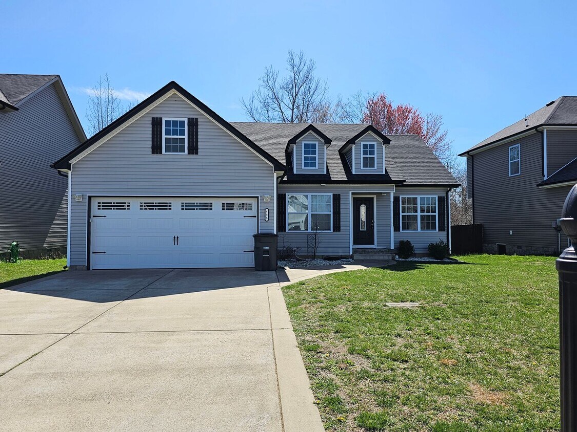 Primary Photo - Near Dover Rd. Close to Post! 3 Bed/2 Bath...