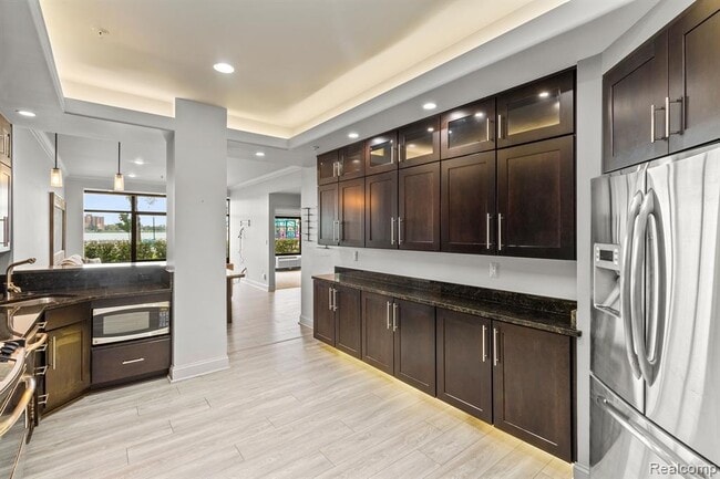 Building Photo - 1001 W Jefferson Ave