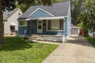 Building Photo - 18466 Sumner
