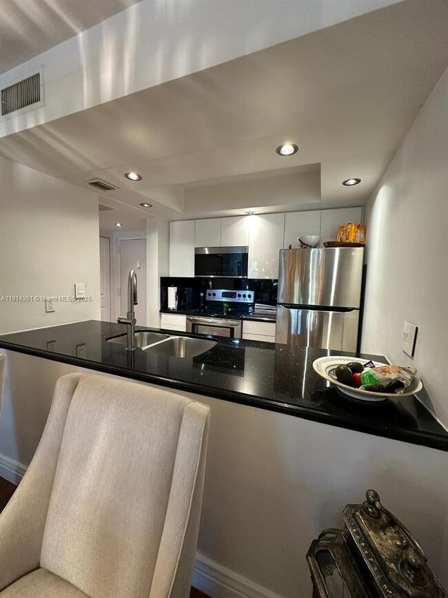 Building Photo - 8180 Geneva Ct