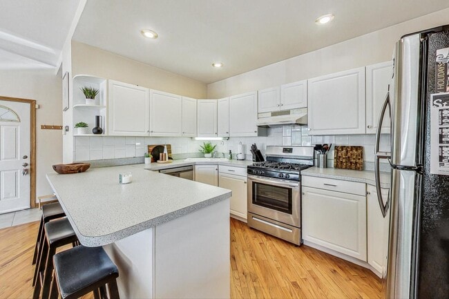 Building Photo - 1301 N Oakley Blvd