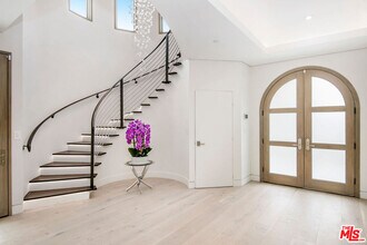 Building Photo - 245 S La Peer Dr