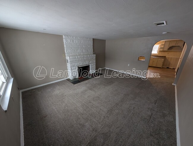 Building Photo - $995 Security Deposit Special!