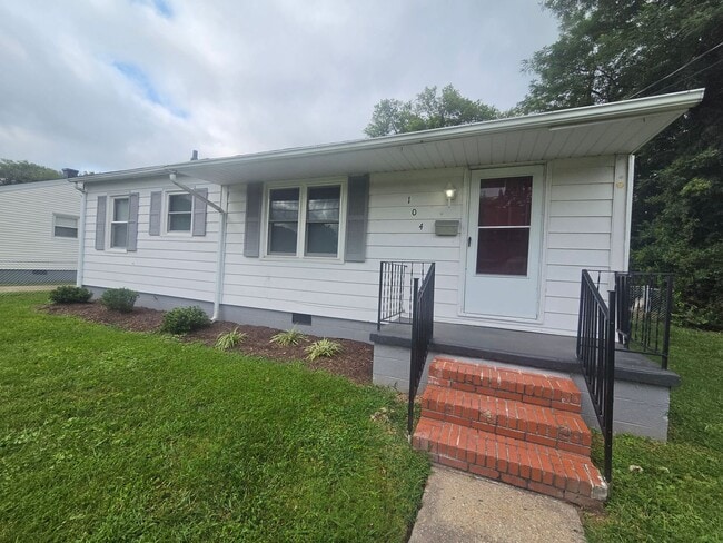 Building Photo - 104 Twin Oaks Dr