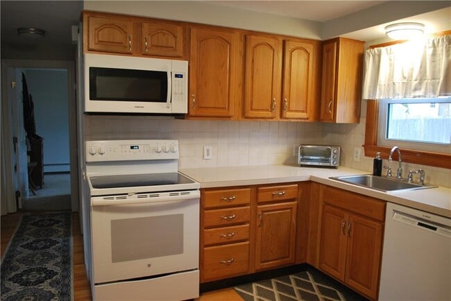 Building Photo - 161 Hadde Ave