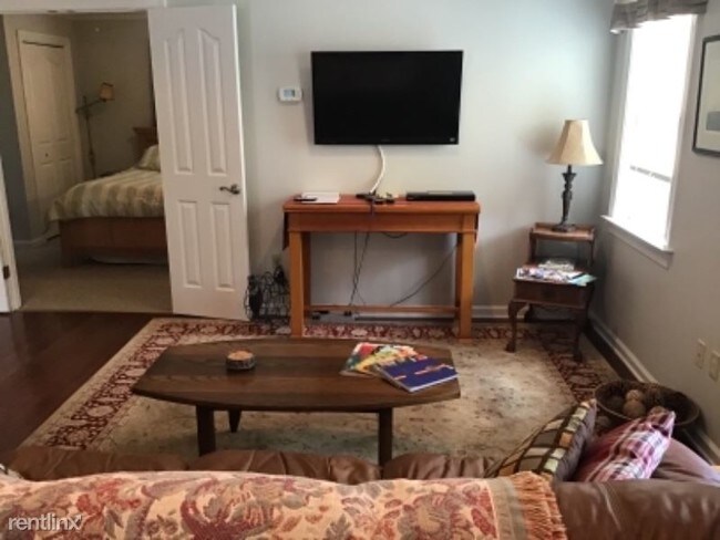 Building Photo - 1 br, 1 bath Apartment - 273 Tanbark Dr