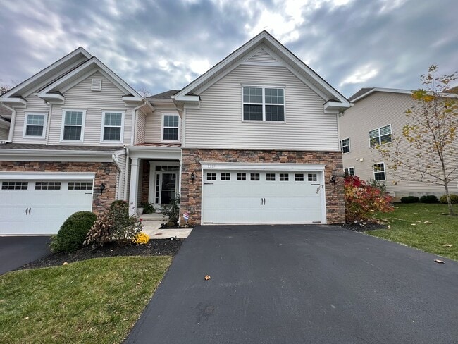 Luxurious 4-Bedroom Corner Townhome in Newtown Square! Available mid-April! - Luxurious 4-Bedroom Corner Townhome in Newtown Square! Available mid-April!