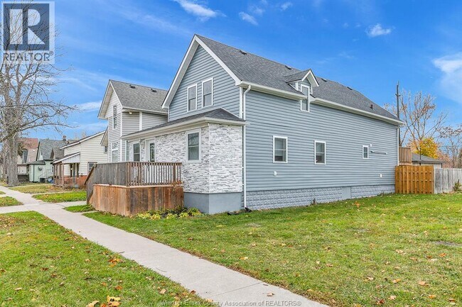 Photo du bâtiment - 974 Maisonville Ave