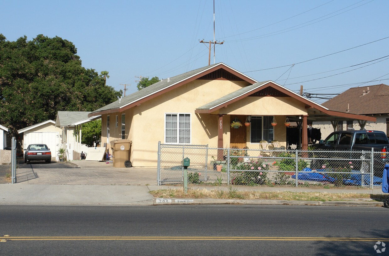 7057051/2 Ojai Rd, Santa Paula, CA 93060 Rentals in Santa Paula at 705