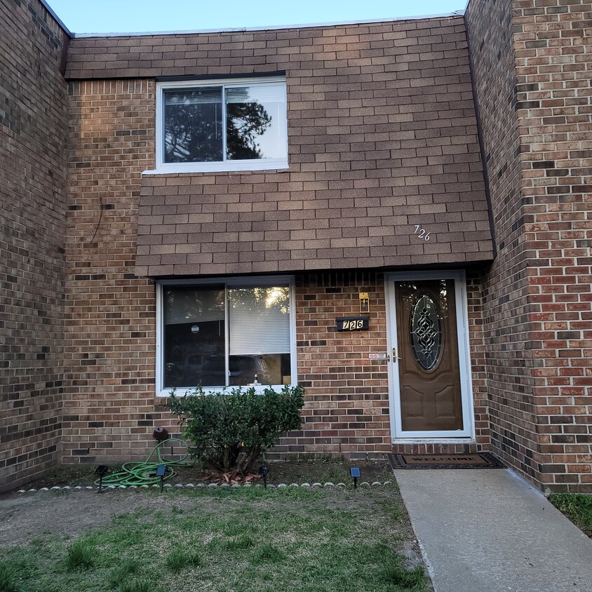 Primary Photo - 726 Hayes Ave