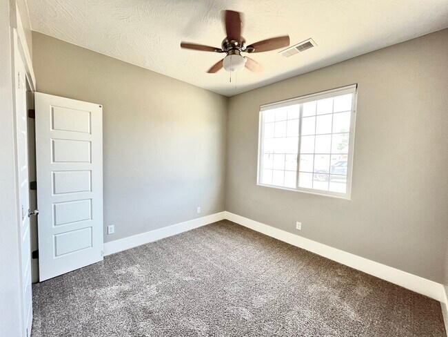 Building Photo - 775 100 N