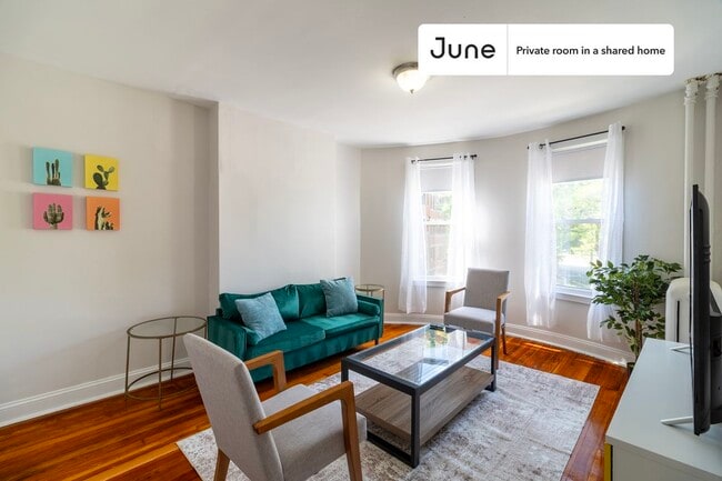 Building Photo - Private bedroom in 4 bed/1 bath Home