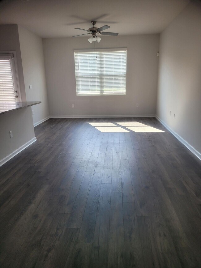 Foto del edificio - 4341 Newland St