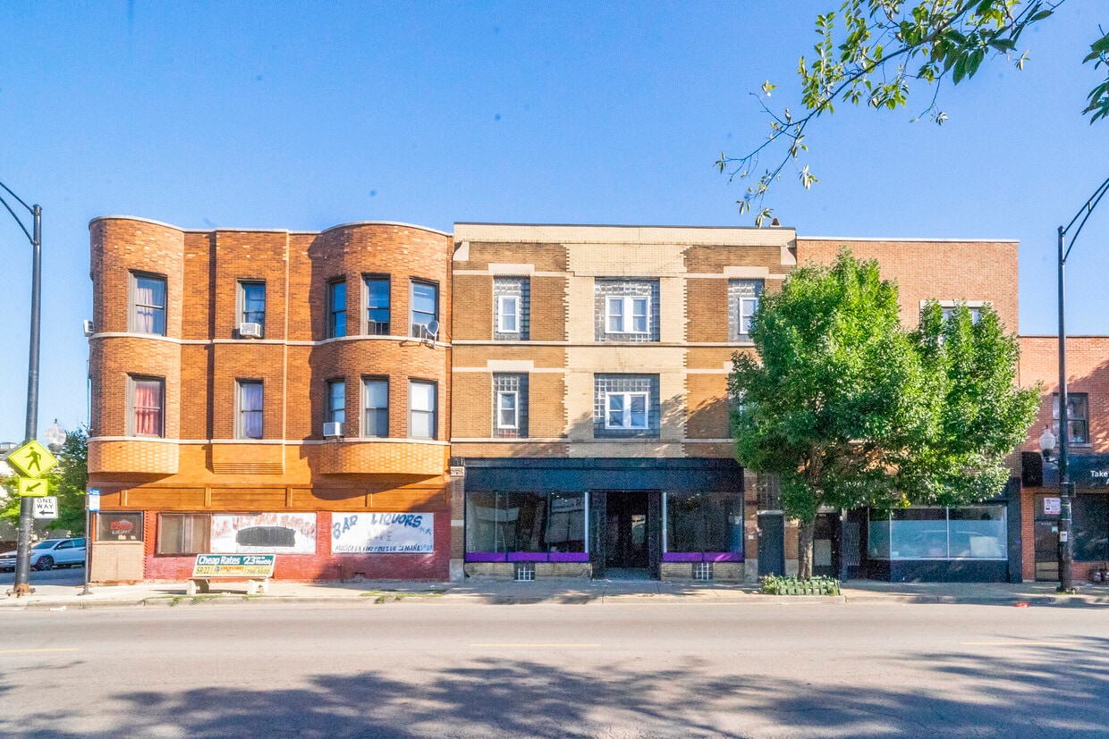 Primary Photo - 3530 W Armitage Ave