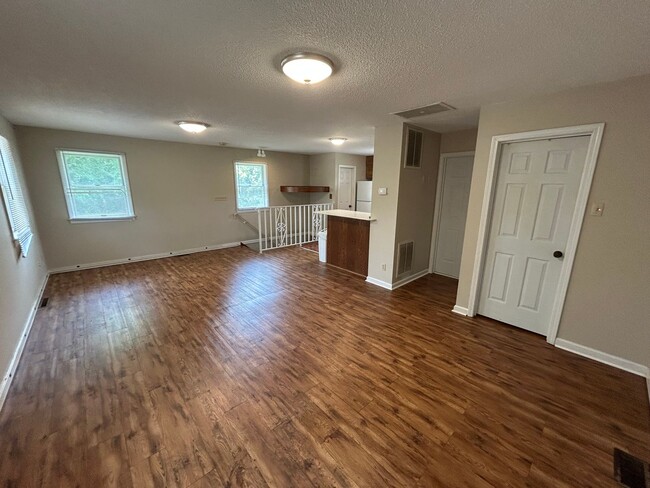 Building Photo - Great Studio Style Home!! Near Downtown!
