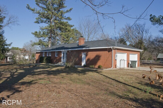 Building Photo - 3 br, 2 bath House - 8910 Strong Drive SE