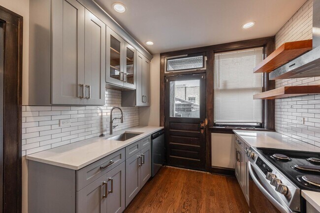 Foto del edificio - 2623 W Devon Ave