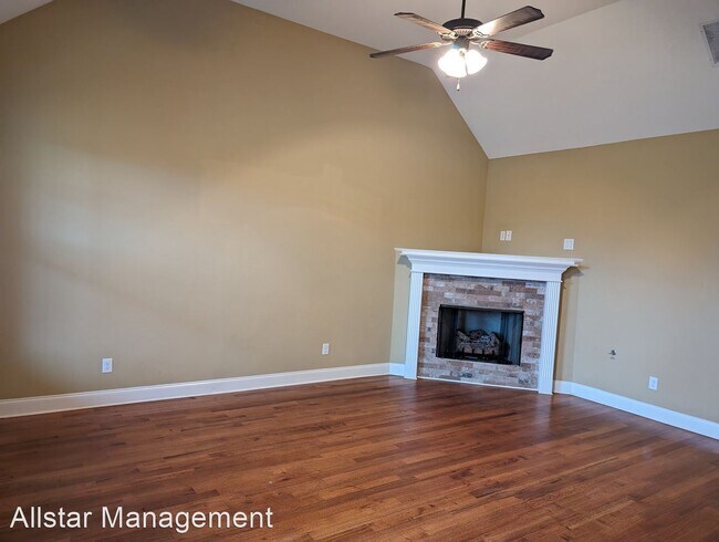Building Photo - 3 br, 2.5 bath House - 4705 E Dublin