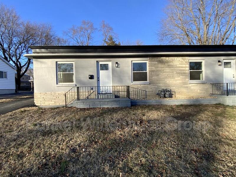 Primary Photo - 5 Lakewood Dr