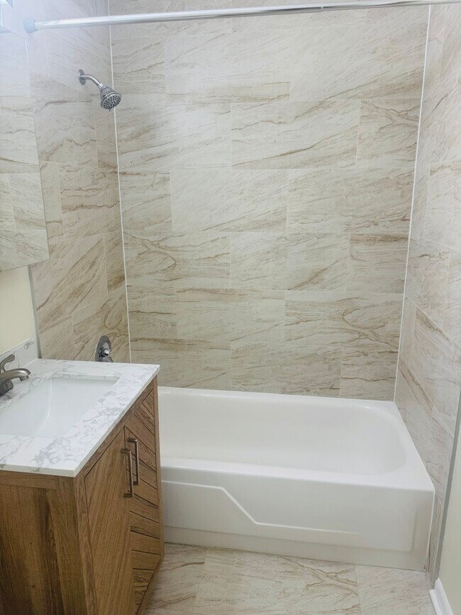 Foto del edificio - 8970 N Parkside Ave