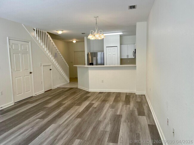 Building Photo - 5064 SE Mariner Garden Cir