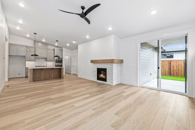 Foto del edificio - Stunning New Construction by Biltmore | El...