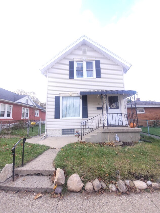 Primary Photo - 221 W 9th St