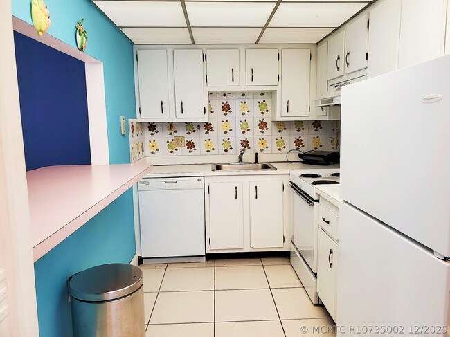 Building Photo - 4156 Inverrary Dr