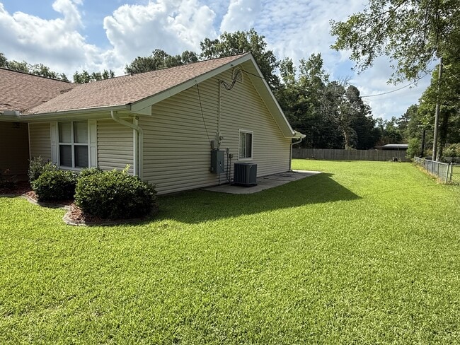Building Photo - 17340 Vutera Dr