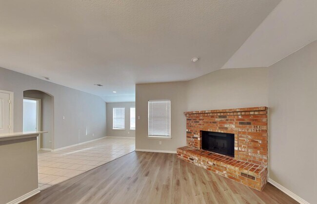 Foto del edificio - FOR RENT READY TO MOVE IN