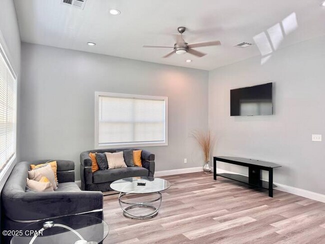 Foto del edificio - 1409 E 6th Ct