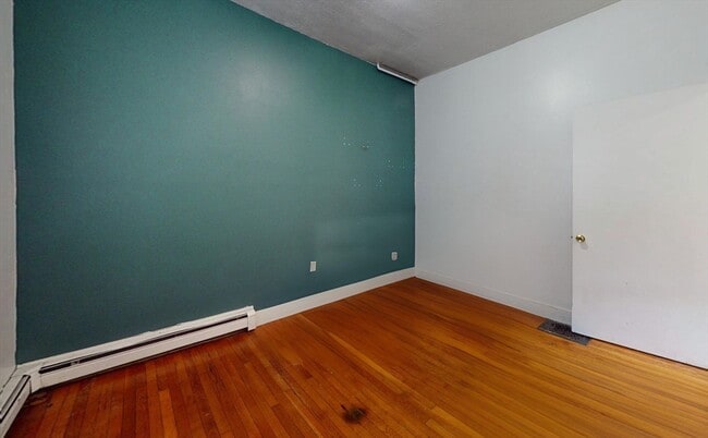 Building Photo - 10-12-12 Bolster St