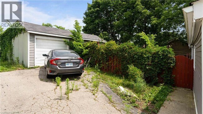 Photo du bâtiment - 263 Grand River Ave