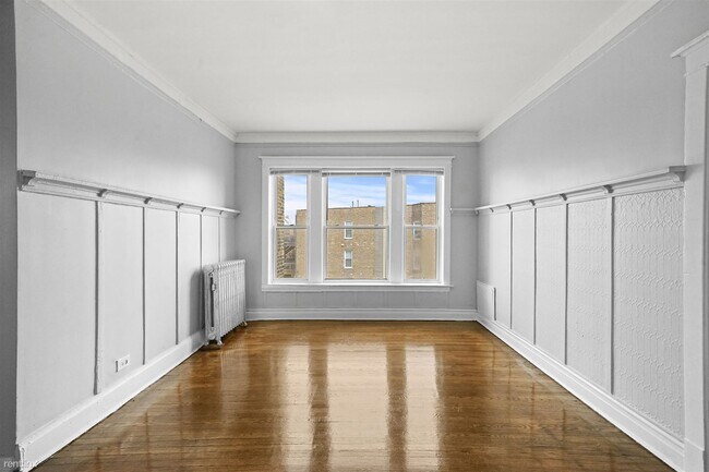 Building Photo - 3 br, 1 bath  - 6030 S Prairie Ave 3
