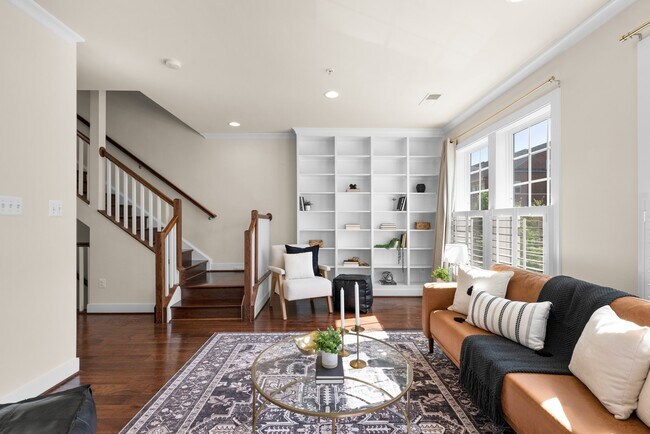 Building Photo - 243 Strummer Ln