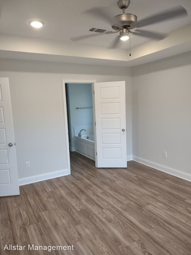 Building Photo - 4 br, 2 bath House - 705 Silver Bend