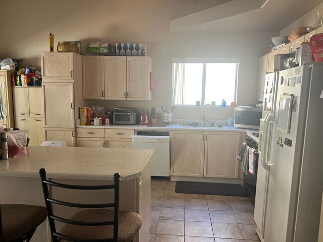 Building Photo - Single Story Home With 3 Spacious Bedrooms