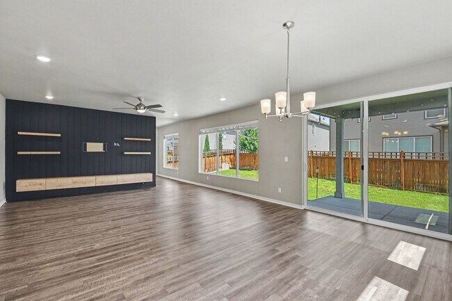 Building Photo - Modern 4 Bedroom House in Timnath