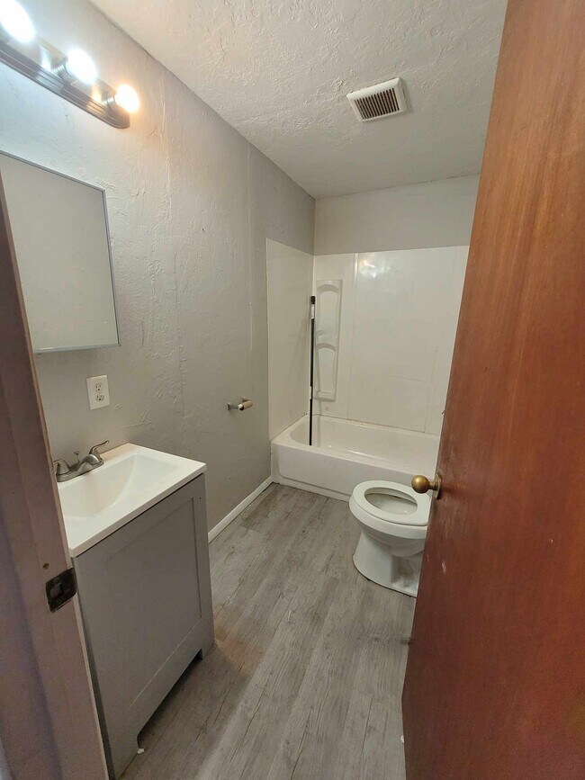 Foto del edificio - 311 N A St