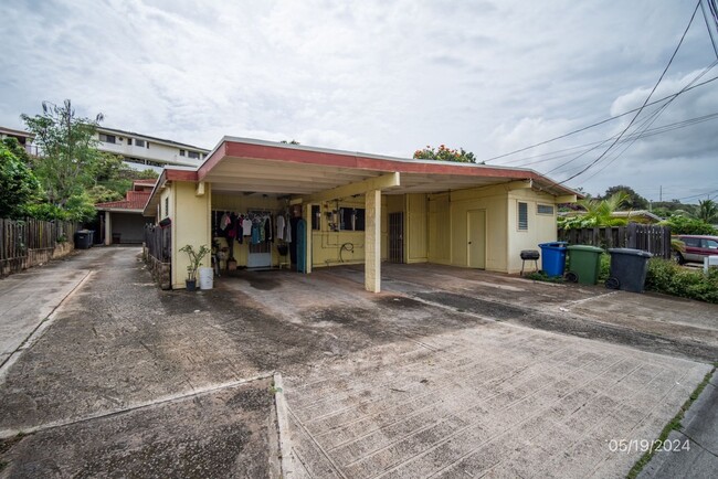 Building Photo - $3000.00 | 3bd/2.5ba UPGRADED Duplex In Wa...