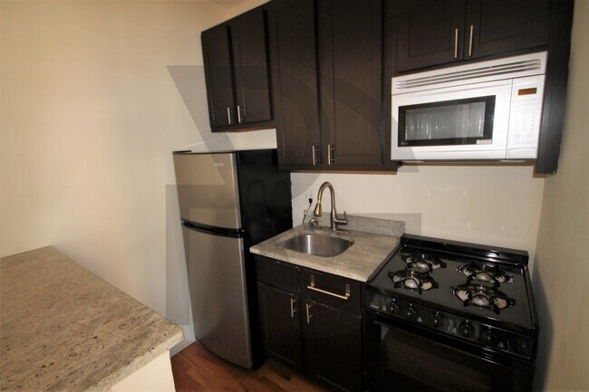Building Photo - 4614 N Paulina St