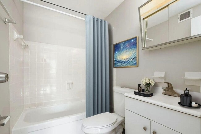 Building Photo - Coves at Columbus on Hilton Avenue